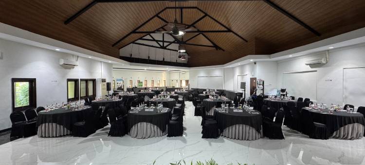 塔拉瓦斯怀兹酒店(Grand Whiz Hotel Trawas Mojokerto)图片