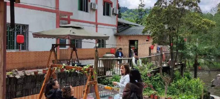 四面山桃花岛山庄图片
