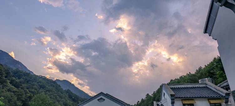 里苏民宿(老君山云景索道二店)图片