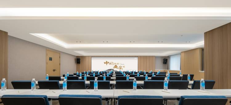 青岛金沙滩香江路地铁站亚朵酒店图片