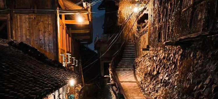 西江千户苗寨二月·花居派客栈图片