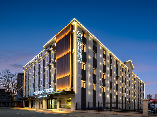 青岛栈桥火车站轻居酒店