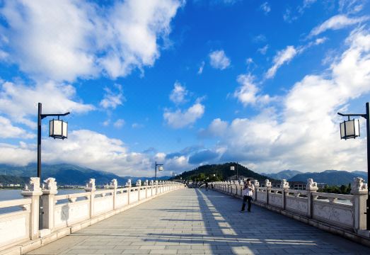 GRAND NEW CENTURY RESORT Siming Lake YuyaoHotel Overview