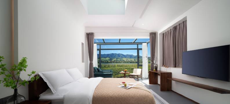 那拉提闲窗云影山景民宿图片