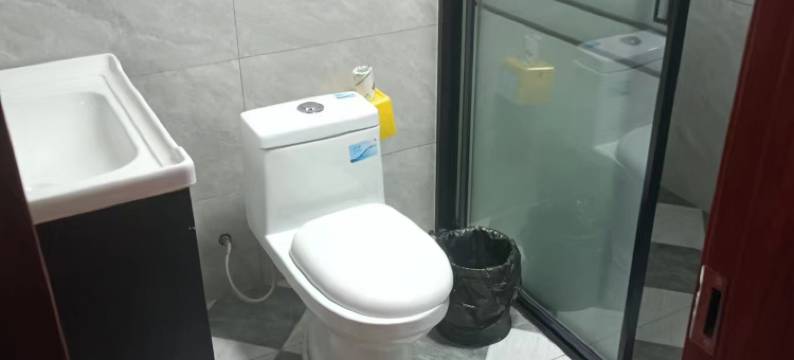 碌曲郎木寺雨辰宾馆图片