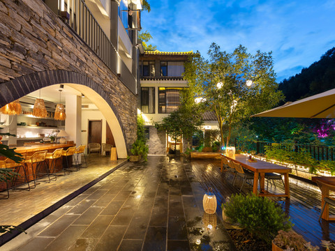 凤凰古城苇渡・江景庭院休闲美宿(虹桥风雨楼店)