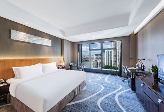 C Plaza HotelHotel Overview