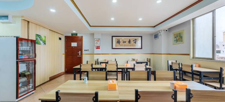 宾客之家宾馆(信宜汽车总站店)图片