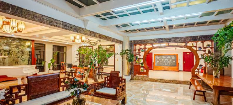 罗平湖畔酒店图片