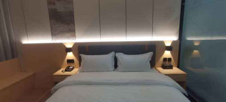 深圳金荷花商务酒店(坪山高铁站店)图片