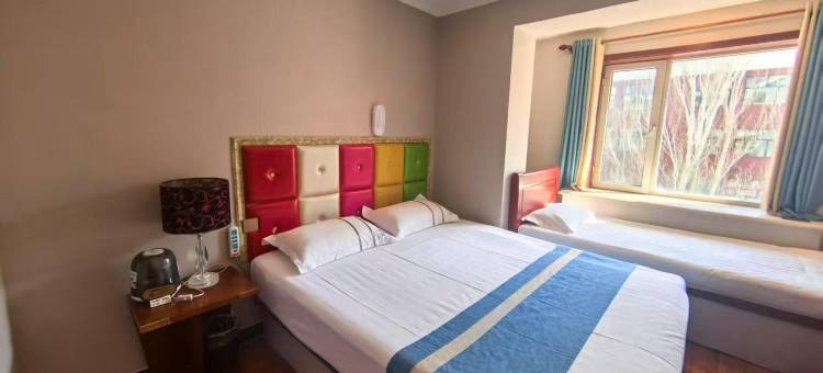 学府电竟宾馆(呼和浩特白塔机场大学城店)图片