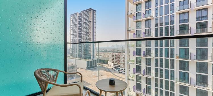 bnbme | JVC 现代单间公寓，带泳池和城市景观(bnbme | Modern Studio in JVC w/ Pool & City View)图片