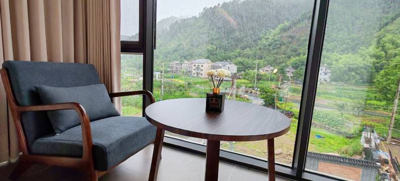 杭州临安龙井源民宿(龙井峡漂流三渡山地运动公园店)图片