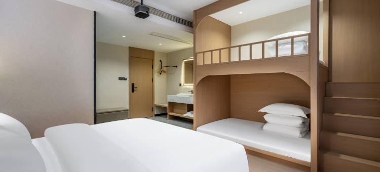 全戏·黄鹤楼酒店(中医院店)图片