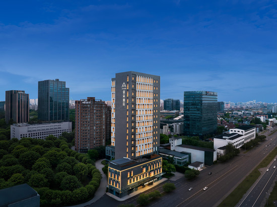 上海大宁国际马戏城亚朵酒店