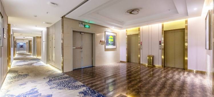 竞族电竞酒店(安庆高铁站光彩大市场店)图片