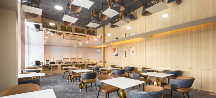 白玉兰酒店(东港黄海大市场店)图片