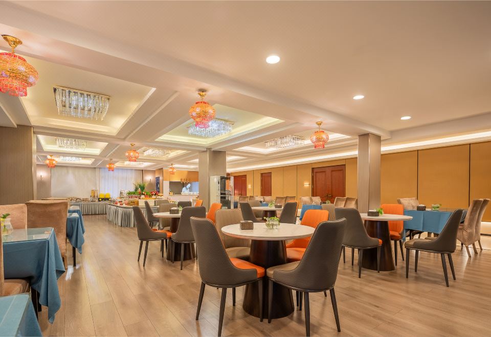 Vienna Hotel (Xiaoyi Wanda Plaza Municipal Government Branch) Hotel Overview