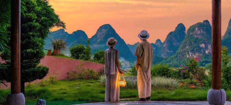 阳朔发呆悬空温泉轻奢极景酒店(十里画廊遇龙河店)图片