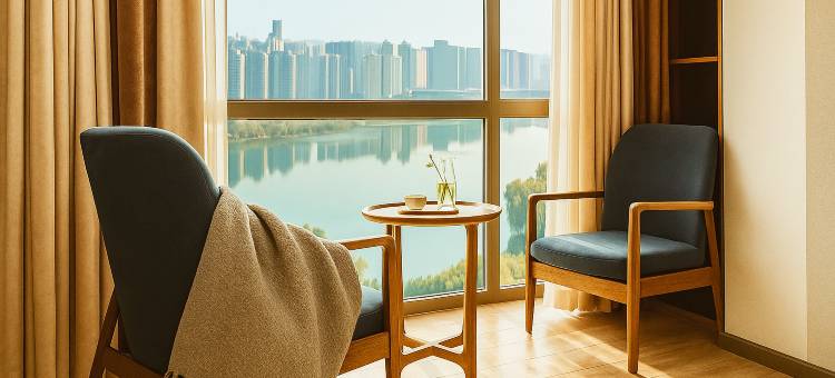 洛禾・云舍|一线河景Designer奢品酒店(珠江路美食广场万达店)图片