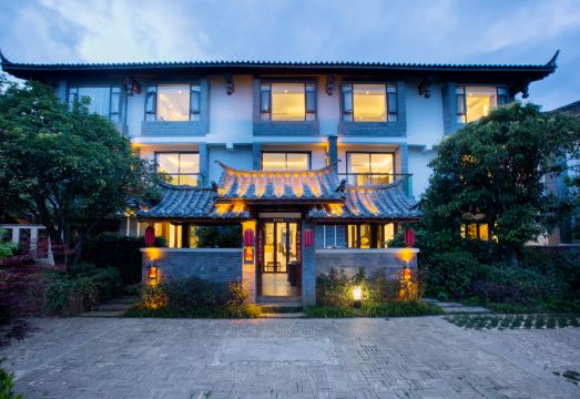Courtyard Resort Lijiang Yueyun Hotel Overview
