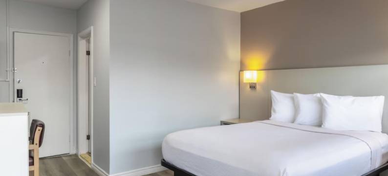 MOTEL 6 维克多维尔绿树大道(Motel 6 Victorville Green Tree Blvd)图片