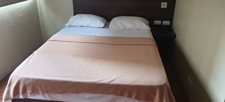 OYO 1011 First酒店(OYO 1011 First Hotel)图片