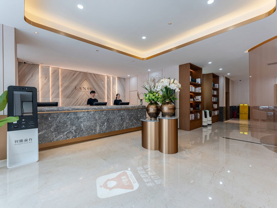 中民美居酒店(罗湖口岸向西村地铁站店)