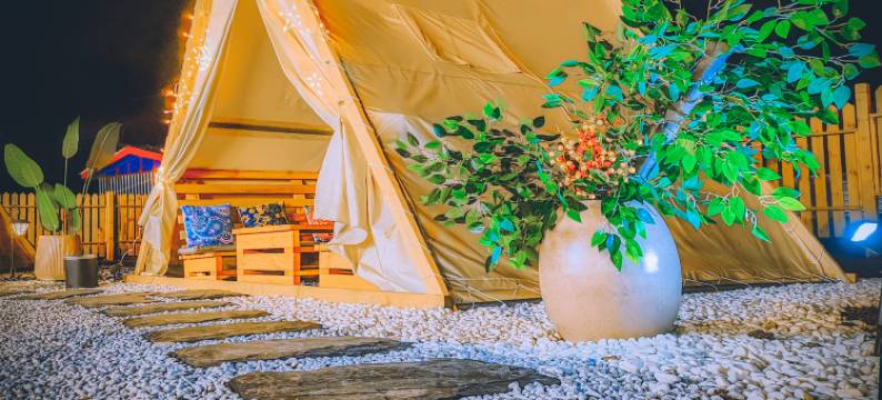 冷噶措行山迹野奢民宿图片