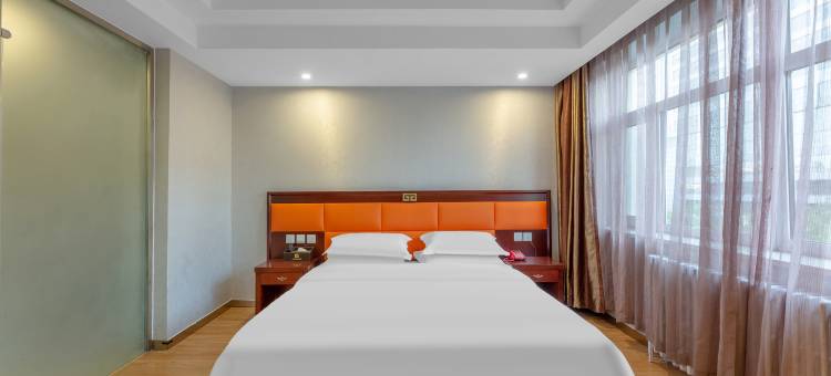 华驿精选酒店(赤峰红山步行街店)图片