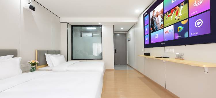 星空云朵公寓(石岩宏发大世界店)图片