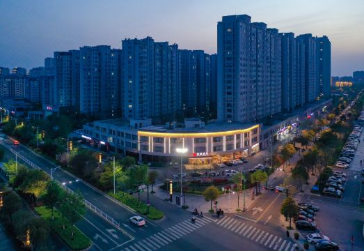 Borrman Hotel (Binhai Qichezhan Yigao Guangchang) Hotel Overview