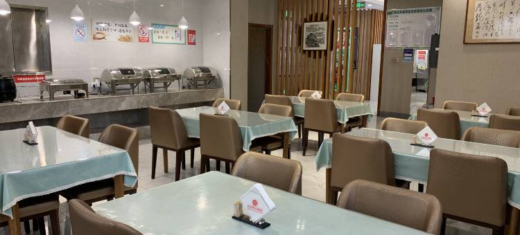 万宏假日酒店(宁津德百广场康宁湖公园店)图片