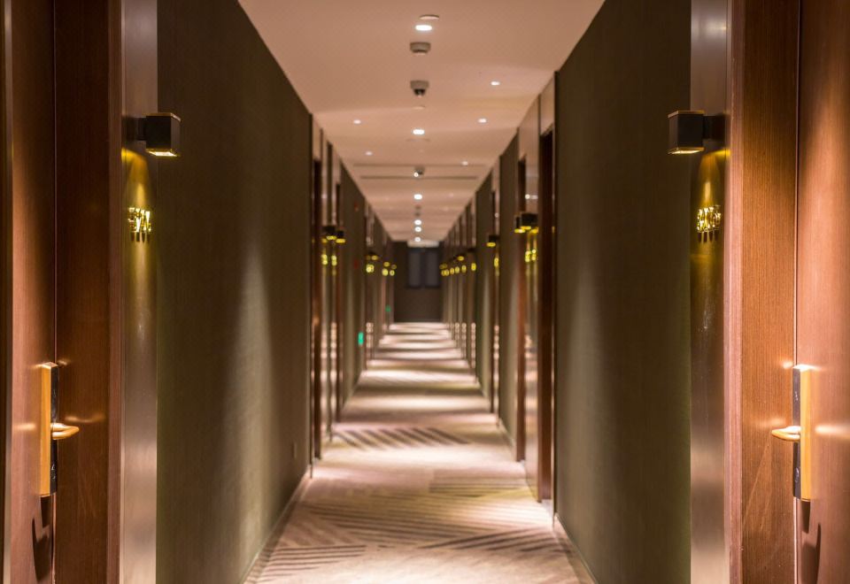 Yitel Premium (Shanghai Lujiazui Yuanshen Road Subway Station ) Hotel Overview