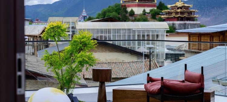 相逢不晚SilveryMoonlight|慢城供氧设计师民宿(独克宗古城大佛寺转经筒店)图片