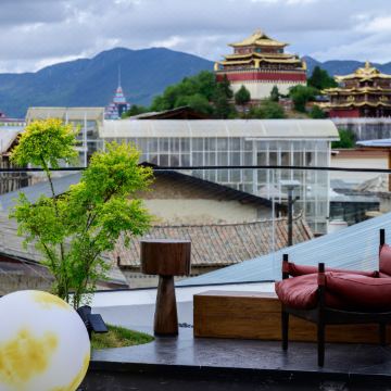 相逢不晚SilveryMoonlight|慢城供氧设计师民宿(独克宗古城大佛寺转经筒店)图片