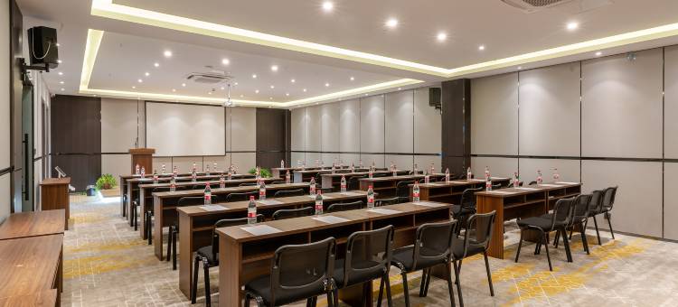 白玉兰酒店(南通城港路地铁站店)图片