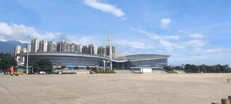 大理屋里请客栈(兴盛大桥洱海月湿地公园店)图片