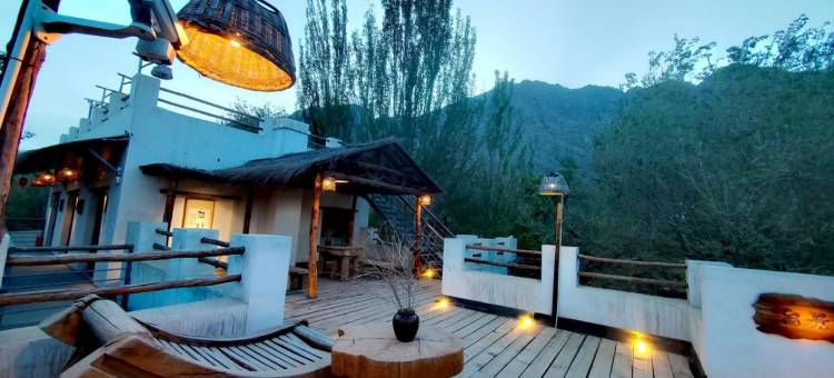 贺兰山岩画古村古树林民宿图片