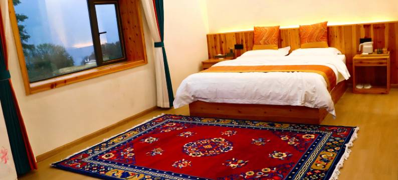 甲居镇卓金林院图片