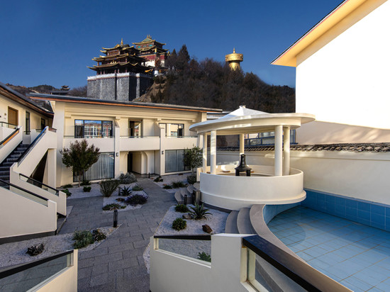 半渡·供氧Holiday Villa设计师奢享度假民宿(独克宗古城店)