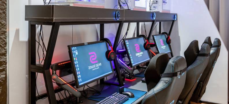 无双电竞酒店(乌鲁木齐西山西街店)图片