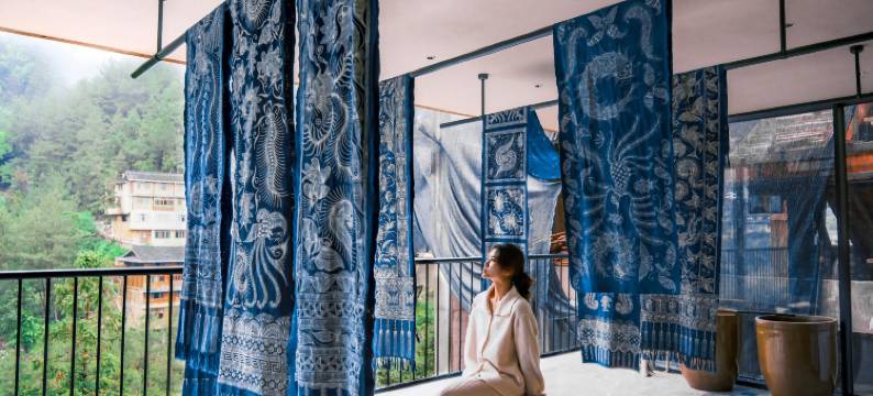 七封信·逅山非遗研学文化民宿(西江千户苗寨观景台店)图片