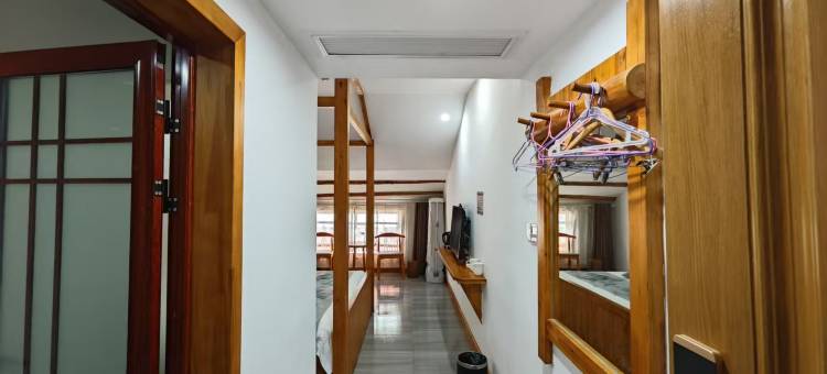 时雨丰情酒店(张家界国家森林公园标志门店)图片