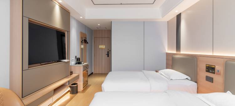 九天商务宾馆(赤峰林西一中店)图片