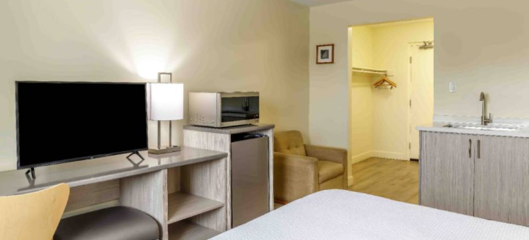 尼亚加拉瀑布6号汽车旅馆，安大略省 – 瀑布附近(Motel 6 Niagara Falls, on Near the Falls)图片