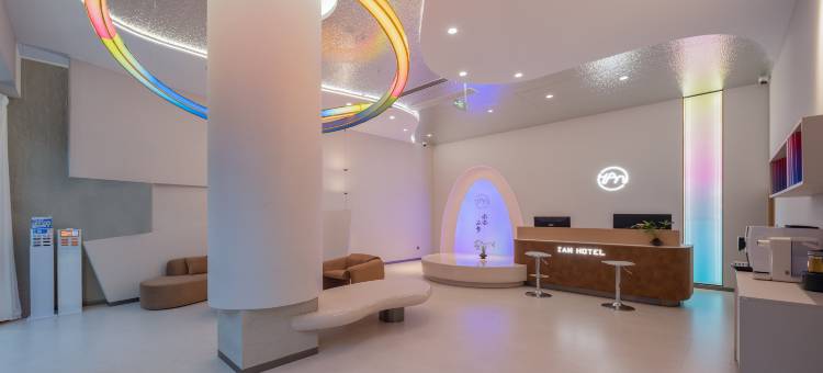 亦安沄梦艺术酒店(陆良图腾商业中心店)图片