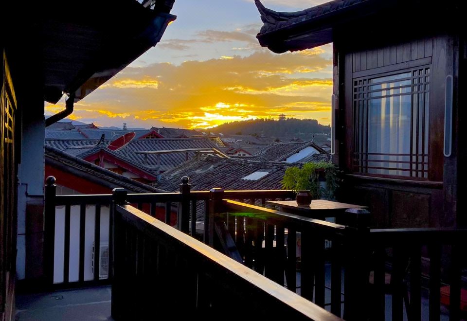 丽江金粉世家客栈外景图