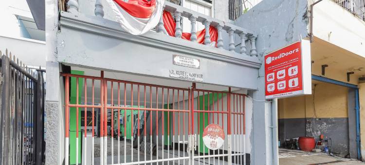 RedDoorz near Mayapada Hospital Surabaya图片