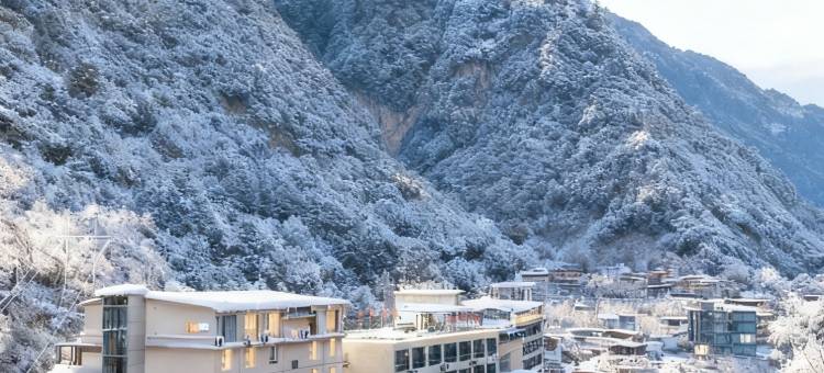 RelaxC丽宽·隐世汤泉酒店(毕棚沟理小路店)图片